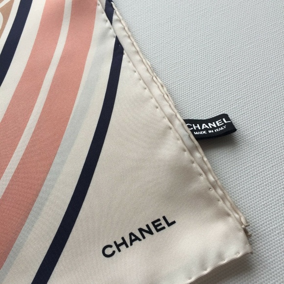 CHANEL IVORY BAG GEOMETRICSCARF 100% Silk - Picture 7 of 7
